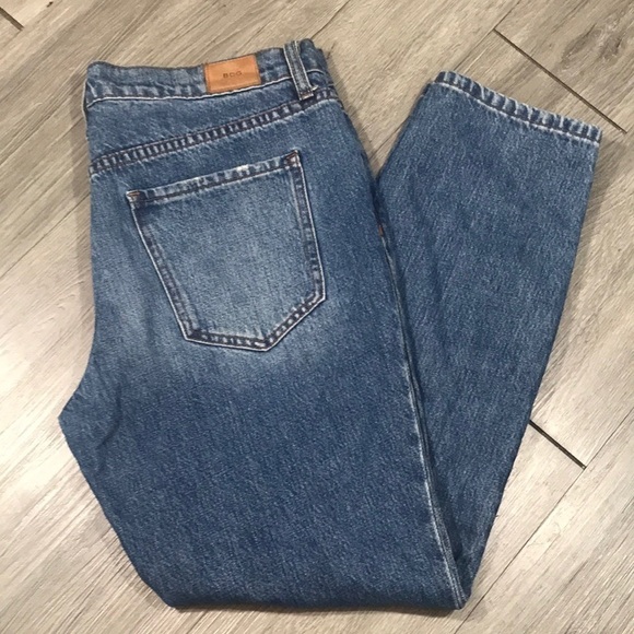 BDG Slim Boyfriend Urban Outfitters Light Wash Distressed Jeans size 28 - Picture 1 of 13